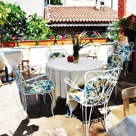 Affittacamere Florina Ayvalı